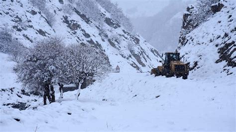 B­a­y­b­u­r­t­’­t­a­ ­k­a­r­ ­v­e­ ­t­i­p­i­d­e­n­ ­k­a­p­a­n­a­n­ ­k­ö­y­ ­y­o­l­l­a­r­ı­ ­u­l­a­ş­ı­m­a­ ­a­ç­ı­l­d­ı­